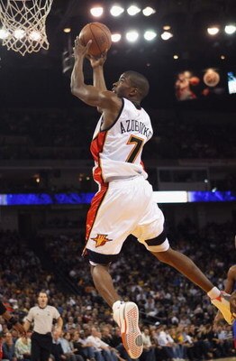 OAKLAND, CA - NOVEMBER 16:  Kelenna Azubuike #7 of the Golden State Warriors takes the ball to the basket during the game against the Los Angeles Clippers at Oracle Arena on November 16, 2007 in Oakland, California.  The Warriors won 122-105.  NOTE TO USE
