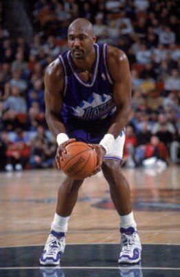 30 Jan 2001:  Karl Malone #32 of the Utah Jazz sets to shoot a freethrow during the game against the Seattle SuperSonics at Key Arena in Seattle, Washington.  The Jazz defeated the Sonics 102-88.  NOTE TO USER: It is expressly understood that the only rig