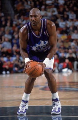 30 Jan 2001:  Karl Malone #32 of the Utah Jazz sets to shoot a freethrow during the game against the Seattle SuperSonics at Key Arena in Seattle, Washington.  The Jazz defeated the Sonics 102-88.  NOTE TO USER: It is expressly understood that the only rig