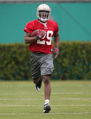 SANTA CLARA, CA - MAY 01:  Glen Coffee #29 of the San Francisco 49ers runs with the ball during the 49ers Minicamp at their training facilities on May 1, 2009 in Santa Clara, California.  (Photo by Jed Jacobsohn/Getty Images)