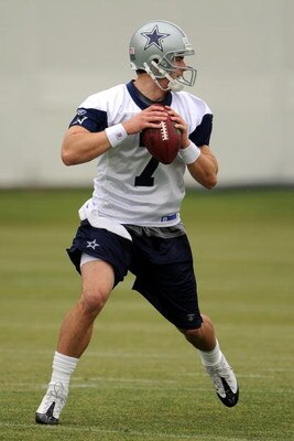 IRVING, TX - MAY 01:  Quarterback Stephen McGee #7 of the Dallas Cowboys drops back to pass during rookie mini camp on May 1, 2009 in Irving, Texas.  (Photo by Ronald Martinez/Getty Images)
