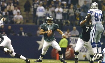 Philadelphia Eagles Donovan McNabb sets to pass   against the Dallas Cowboys on Monday Night Football November 15, 2005 at Texas Stadium.  (Photo by Al Messerschmidt/Getty Images)