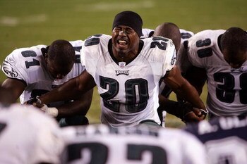 PHILADELPHIA - OCTOBER 08:  Brian Dawkins #20 of the Philadelphia Eagles leads a prayer cirlce  after a game against the Dallas Cowboys at Lincoln Financial Field on October 8, 2006 in Philadelphia, Pennsylvania.  (Photo by Chris McGrath/Getty Images)