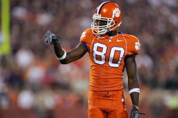 CLEMSON, SC - SEPTEMBER 3:  Aaron Kelly #80 of the Clemson Tigers points out the defense during the game with the Texas A&M Aggies at Clemson Memorial Stadium on September 3, 2005 in Clemson, South Carolina. Clemson defeated Texas 25-24. (Photo by Streete