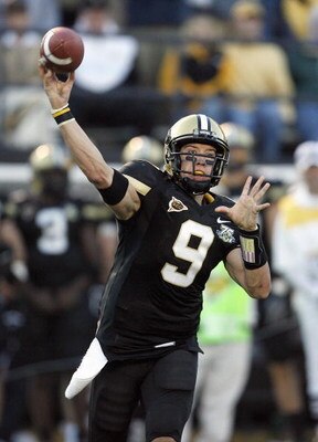 NASHVILLE, TN - NOVEMBER 10: Mackenzi Adams #9 of the Vanderbilt Commodores passes against the Kentucky Wildcats at Vanderbilt Stadium November 10, 2007 in Nashville, Tennessee. Kentucky defeated Vanderbilt 27-20. (Photo by Kevin C. Cox/Getty Images)