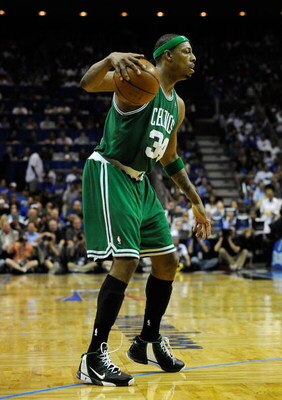 ORLANDO, FL - MAY 14: Paul Pierce #34 of the Boston Celtics sets up a play against the Orlando Magic in Game Six of the Eastern Conference Semifinals during the 2009 NBA Playoffs at Amway Arena on May 14, 2009 in Orlando, Florida.  NOTE TO USER: User expr