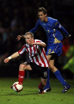 PORTSMOUTH, UNITED KINGDOM - MAY 18:  Peter Crouch of Portsmouth is beaten by Grant Leadbitter of Sunderland during the Barclays Premier League match between Portsmouth and Sunderland at Fratton Park on May 18, 2009 in Portsmouth, England.  (Photo by Bryn