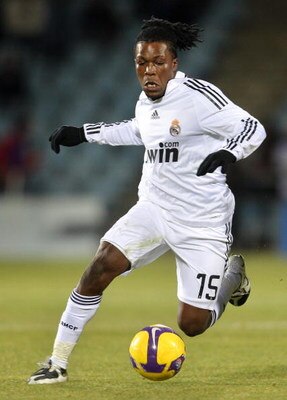 GETAFE, SPAIN - NOVEMBER 29:  Royston Drenthe of Real Madrid runs with the ball during the La Liga match between Getafe and Real Madrid at the Coliseum Alfonso Perez stadium on November 29, 2008 in Getafe, Spain. Real Madrid lost the match 3-1.  (Photo by
