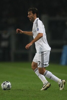 TURIN, ITALY - OCTOBER 21:  Ruud van Nistelrooy of Real Madrid runs with the ball during the UEFA Champions League Group H match between Juventus and Real Madrid at the Stadio Olimpico on October 21, 2008 in Turin, Italy.  (Photo by Hamish Blair/Getty Ima