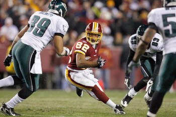 LANDOVER, MD - DECEMBER 21:  Antwaan Randle El #82 of the Washington Redskins carries the ball during the game of the Philadelphia Eagles on December 21, 2008 at FedEx Field in Landover, Maryland.  (Photo by Kevin C. Cox/Getty Images)