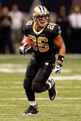 NEW ORLEANS - DECEMBER 28:  Deuce McAllister #26 of the New Orleans Saints carries the ball during the game against the Carolina Panthers on December 28, 2008 at the Superdome in New Orleans, Louisiana.  (Photo by Chris Graythen/Getty Images)