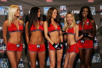 HOFFMAN ESTATES, IL - MAY 18:  The ring girls pose during the IFL weigh-in for the fights between the Condors versus the Razorclaws and the Red Bears versus Silverbacks at Buffalo Wild Wings May 18, 2007 in Hoffman Estates, Illinois.  (Photo by Brian Bahr