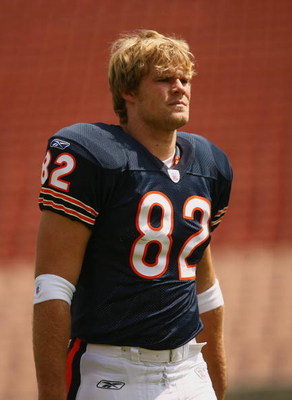 LOS ANGELES, CA - MAY 19: Tight end, Greg Olsen #82 of the Chicago Bears walks down the field at the 2007 NFL Players Rookie Premiere on May 19, 2007 at the Los Angeles Memorial Coliseum in Los Angeles, California. (Photo by Nick Laham/Getty Images)