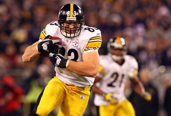 BALTIMORE - DECEMBER 14:  Heath Miller #83 of the Pittsburgh Steelers runs the ball after a reception against the Baltimore Ravens on December 14, 2008 at M&T Bank Stadium in Baltimore, Maryland. The Steelers defeated the Ravens 13-9.  (Photo by Jim McIsa