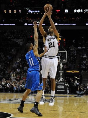 SAN ANTONIO - JANUARY 11:  Forward Tim Duncan #21 of the San Antonio Spurs takes a shot against Courtney Lee #11 of the Orlando Magic on January 11, 2009 at AT&T Center in San Antonio, Texas.  NOTE TO USER: User expressly acknowledges and agrees that, by 