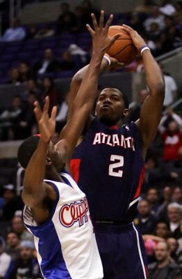LOS ANGELES, CA - JANUARY 30:  Joe Johnson #2 of the Atlanta Hawks shoots over Al Thornton #12 of the Los Angeles Clippers during the second half at Staples Center on January 30, 2008 in Los Angeles, California. The Clippers defeated the Hawks 95-88. NOTE
