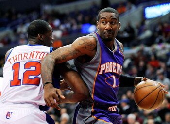 LOS ANGELES, CA - FEBRUARY 18:  Amar'e Stoudamire #1 of the Phoenix Suns scores spins around Al Thronton #12 of the Los Angeles Clippers at the Staples Center on February 18, 2009 in Los Angeles, California. Stoudamire scored a game high 42 points and the