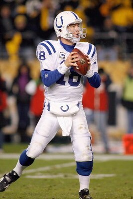 PITTSBURGH - NOVEMBER 9:  Quarterback Peyton Manning #18 of the Indianapolis Colts looks to pass the ball during the game against the Pittsburgh Steelers on November 9, 2008 at Heinz Field in Pittsburgh, Pennsylvania. (Photo by: Rick Stewart/Getty Images)
