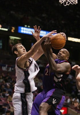 EAST RUTHERFORD, NJ - DECEMBER 6:  Lamond Murray #21 of the New Jersey Nets shoots against Nenad Krstic #12 of the Toronto Raptors during the game on December 6, 2004 at the Continental Airlines Arena in East Rutherford, New Jersey. The Nets defeated the 