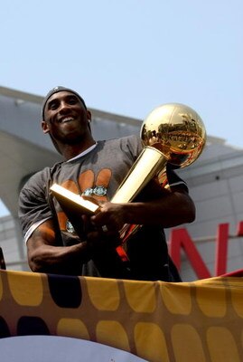 LOS ANGELES, CA - JUNE 17:  Kobe Bryant #24 holds the Larry O'Brien trophy as he rides on the top of a double decker bus at the start of the Los Angeles Lakers NBA championship victory parade outside the Staples Center on June 17, 2009 in Los Angeles, Cal