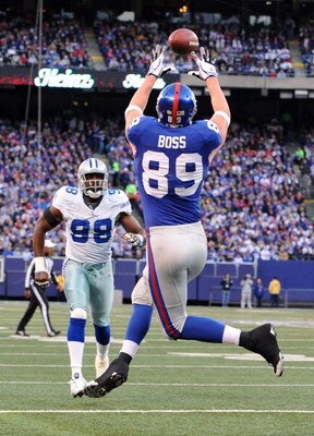 EAST RUTHERFORD, NJ - NOVEMBER 02:  Kevin Boss #89 of the New York Giants scores a touchdown against the Dallas Cowboys on November 2, 2008 at Giants Stadium in East Rutherford, New Jersey.  (Photo by Al Bello/Getty Images)