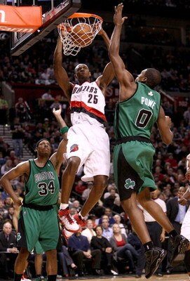 PORTLAND, OR - DECEMBER 30:Travis Outlaw #25 of the Portland Trail Blazers dunks the ball against Leon Powe #0 of the Boston Celtics at the Rose Garden on December 30, 2008 in Portland, Oregon.  NOTE TO USER: User expressly acknowledges and agrees that, b