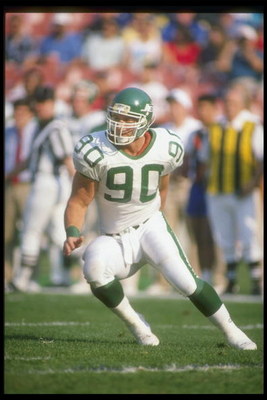 16 Dec 1989: Defensive lineman Dennis Byrd of the New York Jets moves down the field during a game against the Los Angeles Rams at Anaheim Stadium in Anaheim, California. The Rams won the game, 38-14. Mandatory Credit: Mike Powell /Allsport