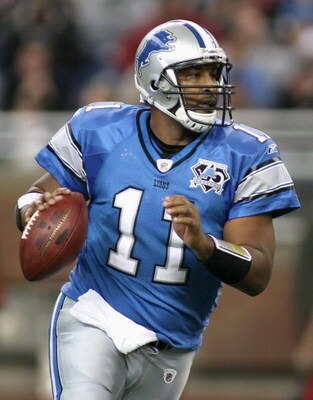 DETROIT - NOVEMBER 23:  Quarterback Daunte Culpepper #11 of the Detroit Lions drops back to pass during the NFL game against the Tampa Bay Buccaneers at Ford Field on November 23, 2008 in Detroit, Michigan.  The Buccaneers defeated the Lions 38-20.  (Phot