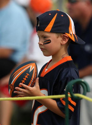 BOURBONNAIS, IL - AUGUST 4: A young fan of the Chicago Bears watches a training camp practice at Olivet Nazarene University August 4, 2009 in Bourbonnais, Illinois. (Photo by Jonathan Daniel/Getty Images)