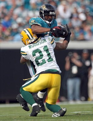JACKSONVILLE, FL - DECEMBER 14:  Maurice Jones-Drew #32 of the Jacksonville Jaguars is tackled by Charles Woodson #21 of the Green Bay Packers during the game at Jacksonville Municipal stadium on December 14, 2008 in Jacksonville, Florida.  (Photo by Sam 