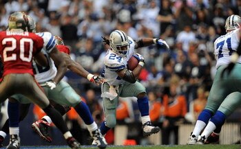 IRVING, TX - OCTOBER 26:  Running back Marion Barber #24 of the Dallas Cowboys runs the ball against the Tampa Bay Buccaneers at Texas Stadium on October 26, 2008 in Irving, Texas.  (Photo by Ronald Martinez/Getty Images)