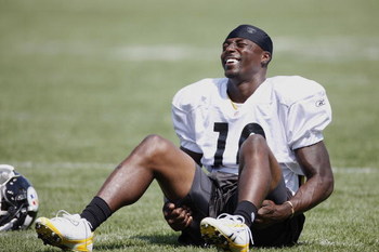 LATROBE, PA - AUGUST 06: Santonio Holmes #10 of the Pittsburgh Steelers smiles while stretching during training camp at St. Vincent College on August 6, 2009 in Latrobe, Pennsylvania. (Photo by Gregory Shamus/Getty Images)