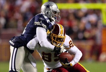 LANDOVER, MD - NOVEMBER 16: Santana Moss #89 of the Washington Redskins runs against Terence Newman #41 of the Dallas Cowboys during their game on November 16, 2008 at FedEx Field in Landover, Maryland. (Photo by Jim McIsaac/Getty Images) 