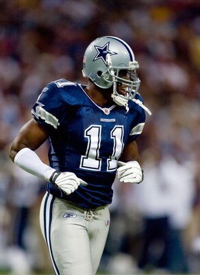 ST. LOUIS - OCTOBER 19:  Roy E. Williams #11 of the Dallas Cowboys jogs on the field during the NFL game against the St. Louis Rams at Edward Jones Dome on October 19, 2008 in St. Louis, Missouri.  The Rams defeated the Cowboys 34-14.  (Photo by Dilip Vis