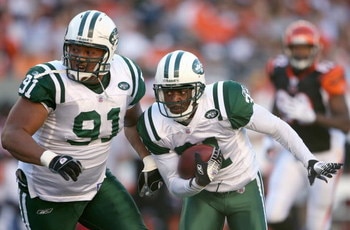 CINCINNATI - OCTOBER 21: Hank Poteat #31 of the New York Jets carries the ball as Sione Pouha #91 helps block during the NFL game against the Cincinnati Bengals on October 21, 2007 at Paul Brown Stadium in Cincinnati, Ohio. (Photo by Andy Lyons/Getty Imag