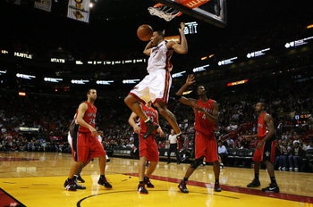 MIAMI - NOVEMBER 19:  Shawn Marion #7 of the Miami Heat dunks against the Toronto Raptors at American Airlines Arena on November 19, 2008 in Miami, Florida. The Raptors defeated the Heat 101-95. NOTE TO USER: User expressly acknowledges and agrees that, b