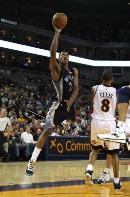 OAKLAND, CA - MARCH 30:  Rudy Gay #22 of the Memphis Grizzlies shoots against f the Golden State Warriors during an NBA game on March 30, 2009 at Oracle Arena in Oakland, California. NOTE TO USER: User expressly acknowledges and agrees that, by downloadin