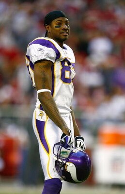 GLENDALE, AZ - DECEMBER 14:  Bernard Berrian #87 of the Minnesota Vikings looks on during a break in NFL game action against the Arizona Cardinals at the University of Phoenix Stadium on December 14, 2008 in Glendale, Arizona. The Vikings defeated the Car
