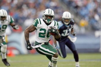 NASHVILLE, TN - NOVEMBER 23:  Thomas Jones #20 of the New York Jets carries the ball during the game against the Tennessee Titans at LP Field on November 23, 2008 in Nashville, Tennessee. (Photo by Kevin C. Cox/Getty Images)