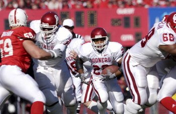 27 Oct 2001 : Quentin Griffin #22 of Oklahoma finds an opening against  Nebraska  during the game at Memorial Stadium in Lincoln, Nebraska. The Nebraska Cornhuskers won 20-10. DIGITAL IMAGE. Mandatory Credit: Elsa/Allsport