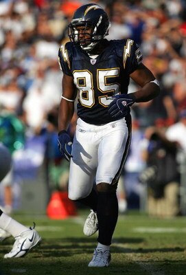 SAN DIEGO - OCTOBER 29:  Antonio Gates #85 of the San Diego Chargers jogs into position during the game against the St. Louis Rams at Qualcomm Stadium on October 29, 2006 in San Diego, California. The Chargers defeated the Rams 38-24. (Photo by Jeff Gross