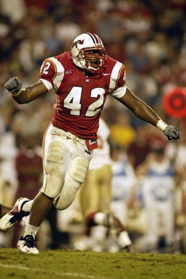 COLLEGE PARK, MARYLAND - SEPTEMBER  14:  E.J. Henderson #42 of the University of Maryland Terrapins runs during the ACC game against the Florida State University Seminoles on September 14, 2002 at Byrd Stadium in College Park, Maryland. FSU won, 37-10. (P