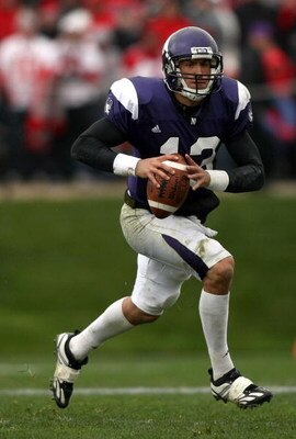 EVANSTON, IL - NOVEMBER 08:  Quarterback Mike Kafka #13 of the Northwestern Wildcats runs against of the Ohio State Buckeyes at Ryan Stadium on November 8, 2008 in Evanston, Illinois  (Photo by Jonathan Ferrey/Getty Images)