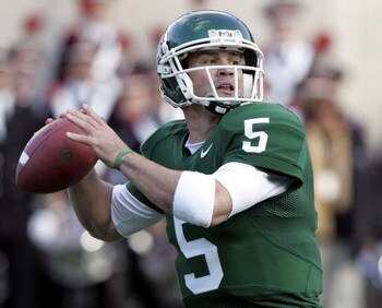EAST LANSING, MI - OCTOBER 14:  Drew Stanton #5 of the Michigan State Spartans gets ready to throw a second quarter pass against the Ohio State Buckeys on October 14, 2006 at Spartan Stadium in East Lansing, Michigan. Ohio State won the game 38-7.  (Photo