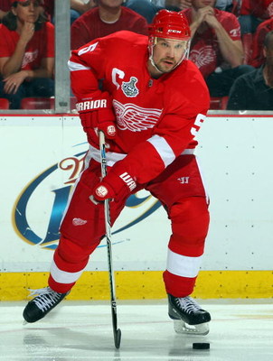 DETROIT - JUNE 12: Nicklas Lidstrom #5 of the Detroit Red Wings skates against the Pittsburgh Penguins during Game Seven of the 2009 NHL Stanley Cup Finals at Joe Louis Arena on June 12, 2009 in Detroit, Michigan. (Photo by Jim McIsaac/Getty Images)