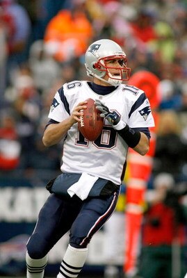 ORCHARD PARK, NY - DECEMBER 28: Matt Cassel #16 of the New England Patriots readies to pass against the Buffalo Bills at Ralph Wilson Stadium December 28, 2008 in Orchard Park, New York.  (Photo by Rick Stewart/Getty Images)