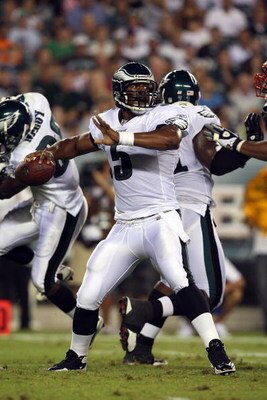 PHILADELPHIA - AUGUST 13:  Donovan McNabb #5 of the Philadelphia Eagles throws a pass against the New England Patriots on August 13, 2009 at Lincoln Financial Field in Philadelphia, Pennsylvania.  (Photo by Jim McIsaac/Getty Images)