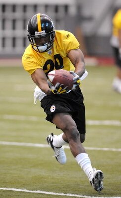 PITTSBURGH - MAY 03:  Sixth round draft pick Ryan Mundy #29 of the Pittsburgh Steelers catches a pass during a rookie mini camp at the Pittsburgh Steelers Training and Administrative Complex May 3, 2008 in Pittsburgh, Pennsylvania.  (Photo by Joseph Sarge