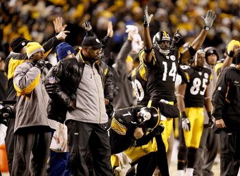 PITTSBURGH - NOVEMBER 16: Head coach Mike Tomlin, Ben Roethlisberger #7 and Limas Sweed #14 of the Pittsburgh Steelers react to Jeff Reed's late field goal to beat the San Diego Chargers 11-10 on November 16, 2008 at Heinz Field in Pittsburgh, Pennsylvani