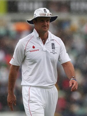 LONDON - AUGUST 21: Andrew Strauss of England walks off as rain falls during day two of the npower 5th Ashes Test Match between England and Australia at The Brit Oval on August 21, 2009 in London, England.  (Photo by Hamish Blair/Getty Images)